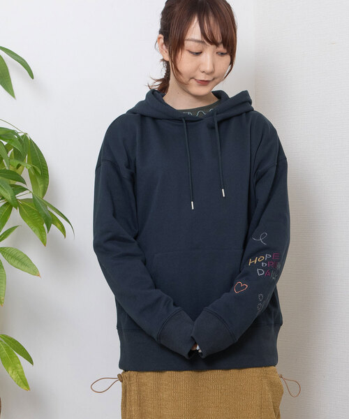 POU DOU DOU（プードゥドゥ）の「イラスト刺繍袖スウェットパーカー（パーカー・レディース・オートミール/ベージュ/ネイビー・M）」の21枚目の写真