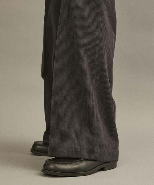 417 EDIFICE（フォーワンセブンエディフィス）の「コーデュロイワイド フレアワークパンツ（スラックス・メンズ・ブラック/カーキ/チャコールグレー/ブラウン・SMALL/MEDIUM/LARGE）」の19枚目の写真