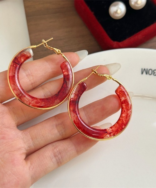 フープピアス ONLY 金属製 赤いポーチ付き