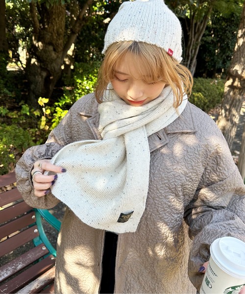 DOUBLE NAME（ダブルネーム）の「ラメニットワッチ＆マフラーセット（マフラー・レディース・オフホワイト/ブルー/グレー・FREE）」の2枚目の写真