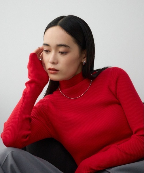 AZUL by moussy（アズールバイマウジー）の「サムホールリブハイネックトップス（ニット/セーター・レディース・ホワイト系その他/ブルー/アイボリー/グレー/ブラック/レッド・FREE）」の6枚目の写真