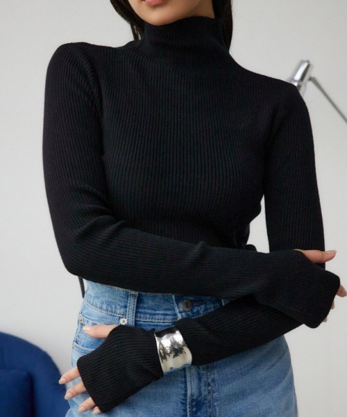 AZUL by moussy（アズールバイマウジー）の「サムホールリブハイネックトップス（ニット/セーター・レディース・ホワイト系その他/ブルー/アイボリー/グレー/ブラック/レッド・FREE）」の3枚目の写真