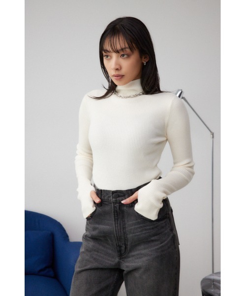AZUL by moussy（アズールバイマウジー）の「サムホールリブハイネックトップス（ニット/セーター・レディース・ホワイト系その他/ブルー/アイボリー/グレー/ブラック/レッド・FREE）」の8枚目の写真