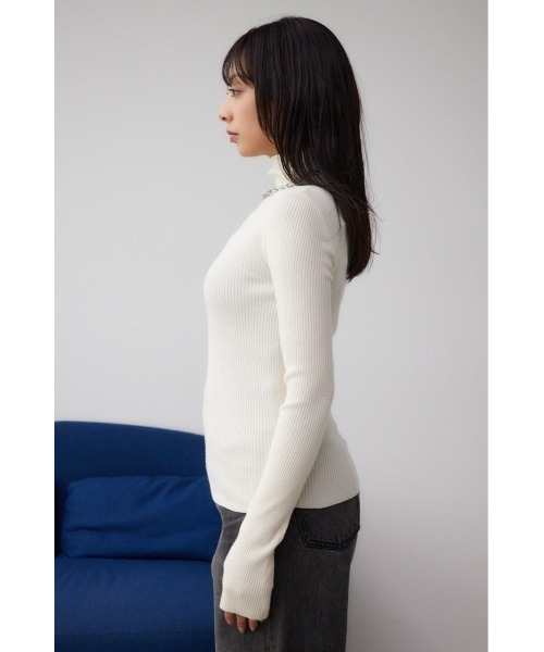 AZUL by moussy（アズールバイマウジー）の「サムホールリブハイネックトップス（ニット/セーター・レディース・ホワイト系その他/ブルー/アイボリー/グレー/ブラック/レッド・FREE）」の11枚目の写真