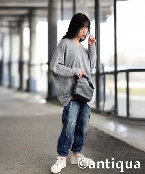 antiqua(アンティカ)の「Vネックニット(ニット/セーター・レディース・ダークグレー/グレー・ONESIZE)」の17枚目の写真