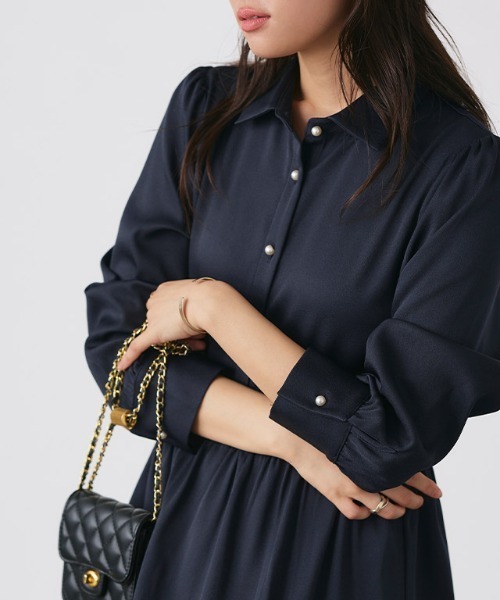 Pierrot(ピエロ)の「パールボタンシャツワンピース(シャツワンピース・レディース・ブラック/ネイビー・M/PM)」の5枚目の写真
