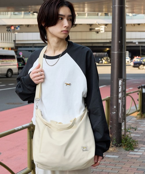 PENNEYS（ぺニーズ）の「PENNEYS/ペニーズ 別注 THE FOX 2WAY ショルダートートバッグ（ショルダーバッグ・レディース・ブラック/ナチュラル/レッド/グレー・FREE）」の16枚目の写真