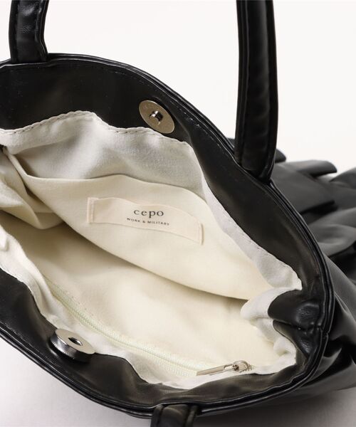 cepo(セポ)の「フェイクレザーフリルトートバッグ(トートバッグ・レディース・ブラック/シルバー・FREE)」の14枚目の写真