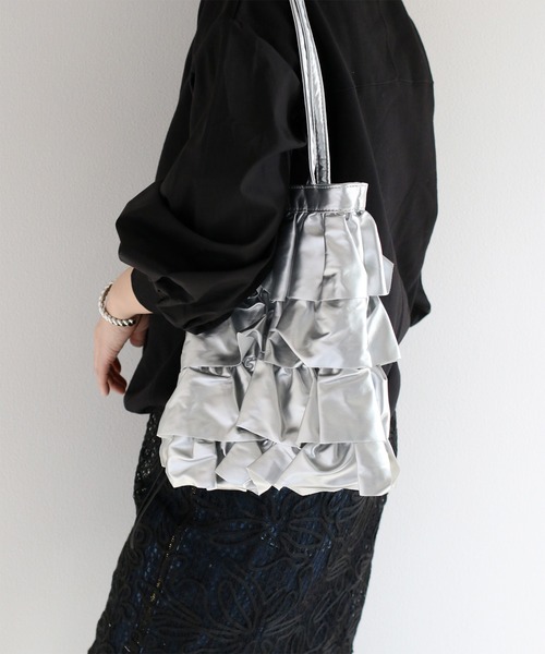 cepo(セポ)の「フェイクレザーフリルトートバッグ(トートバッグ・レディース・ブラック/シルバー・FREE)」の1枚目の写真