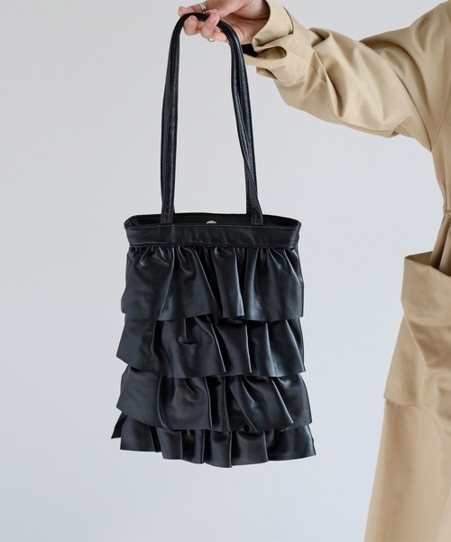 cepo(セポ)の「フェイクレザーフリルトートバッグ(トートバッグ・レディース・ブラック/シルバー・FREE)」の3枚目の写真