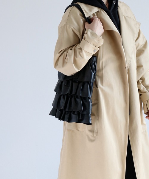 cepo(セポ)の「フェイクレザーフリルトートバッグ(トートバッグ・レディース・ブラック/シルバー・FREE)」の4枚目の写真