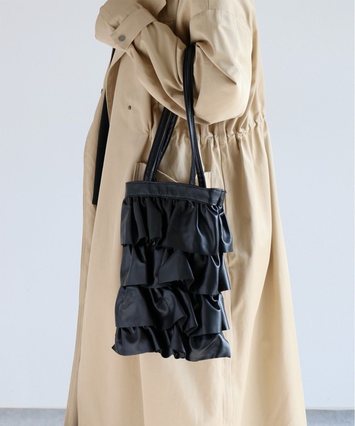 cepo(セポ)の「フェイクレザーフリルトートバッグ(トートバッグ・レディース・ブラック/シルバー・FREE)」の7枚目の写真