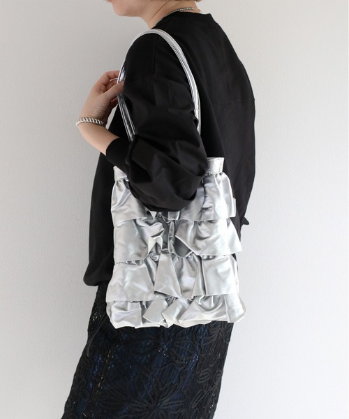 cepo(セポ)の「フェイクレザーフリルトートバッグ(トートバッグ・レディース・ブラック/シルバー・FREE)」の9枚目の写真