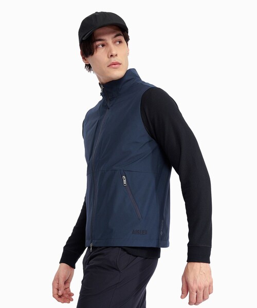 AIGLE（エーグル）の「GORE-TEX ゴアテックスウインドストッパー(R) 防風 撥水 透湿 スリーブレスベスト（ベスト・メンズ・オフホワイト/ダークブルー・L/S/M）」の5枚目の写真