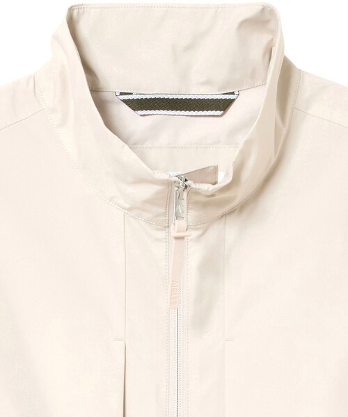 AIGLE（エーグル）の「GORE-TEX ゴアテックスウインドストッパー(R) 防風 撥水 透湿 スリーブレスベスト（ベスト・メンズ・オフホワイト/ダークブルー・L/S/M）」の13枚目の写真