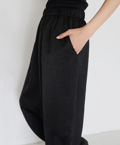 hellam(へラム)の「サテンコクーンパンツ(その他パンツ・レディース・アイボリー/ブラック/グレー/グリーン・FREE)」の9枚目の写真