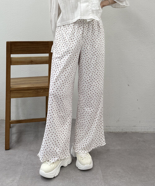 w closet（ダブルクローゼット）の「【２色展開】フラワーロングパンツ（その他パンツ・レディース・ホワイト系その他2/ホワイト系その他・FREE）」の3枚目の写真