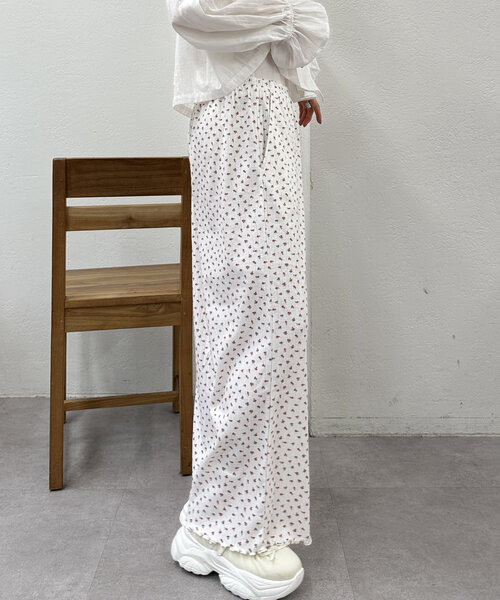 w closet（ダブルクローゼット）の「【２色展開】フラワーロングパンツ（その他パンツ・レディース・ホワイト系その他2/ホワイト系その他・FREE）」の5枚目の写真
