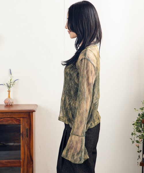 MILLION CARATS（ミリオンカラッツ）の「華やかさを纏う！大人の余裕を感じるシアー×ラメのニュアンストップス（シャツ/ブラウス・レディース・ブラック/グリーン/ブラウン/ベージュ・FREE）」の13枚目の写真