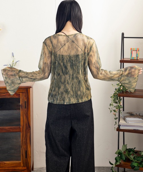 MILLION CARATS（ミリオンカラッツ）の「華やかさを纏う！大人の余裕を感じるシアー×ラメのニュアンストップス（シャツ/ブラウス・レディース・ブラック/グリーン/ブラウン/ベージュ・FREE）」の15枚目の写真