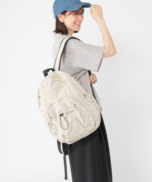 studio CLIP(スタディオクリップ)の「【軽量】からだよろこぶ軽らくリュックサック(バックパック/リュック・レディース・ブラック/ベージュ・FREE)」の2枚目の写真