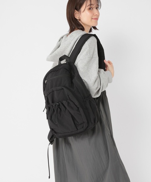 studio CLIP(スタディオクリップ)の「【軽量】からだよろこぶ軽らくリュックサック(バックパック/リュック・レディース・ブラック/ベージュ・FREE)」の4枚目の写真