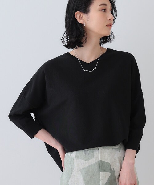 INDIVI（インディヴィ）の「【洗える】コットンリネン ドルマンニット（ニット/セーター・レディース・ナチュラル/ブラック/グリーン/ホワイト・38/34/15 /13/05）」の2枚目の写真