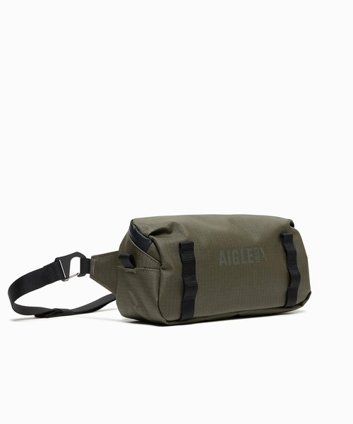 AIGLE（エーグル）の「撥水 耐水コーティングナイロン バムバッグ ボディバッグ ショルダーバッグ（ボディバッグ/ウエストポーチ・レディース・モスグリーン/ブラック・FREE）」の5枚目の写真