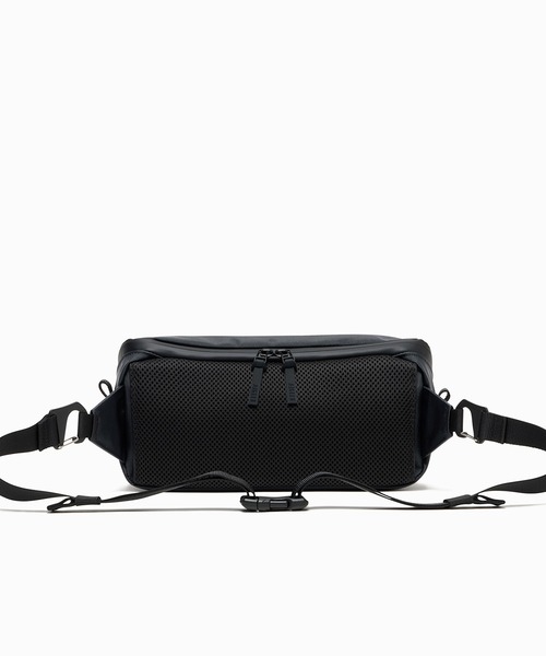 AIGLE（エーグル）の「撥水 耐水コーティングナイロン バムバッグ ボディバッグ ショルダーバッグ（ボディバッグ/ウエストポーチ・レディース・モスグリーン/ブラック・FREE）」の21枚目の写真