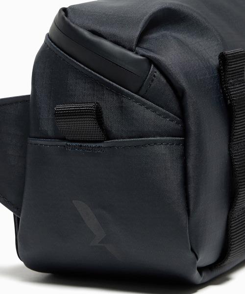 AIGLE（エーグル）の「撥水 耐水コーティングナイロン バムバッグ ボディバッグ ショルダーバッグ（ボディバッグ/ウエストポーチ・レディース・モスグリーン/ブラック・FREE）」の12枚目の写真