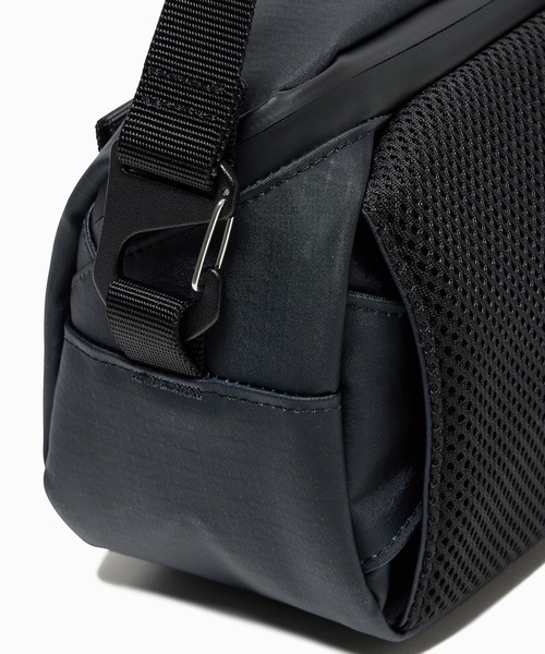 AIGLE（エーグル）の「撥水 耐水コーティングナイロン バムバッグ ボディバッグ ショルダーバッグ（ボディバッグ/ウエストポーチ・レディース・モスグリーン/ブラック・FREE）」の13枚目の写真