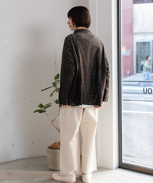 POU DOU DOU(プードゥドゥ)の「<made in INDIA>クロシェレースシャツカーディガン(シャツ/ブラウス・レディース・キナリ/ダークグレー・M)」の22枚目の写真
