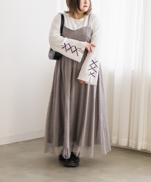 CLETTE(クレット)の「フラワーチュールキャミワンピース(ワンピース・レディース・チャコールグレー/グレイッシュベージュ/ライトベージュ・3L/LL/4L)」の3枚目の写真