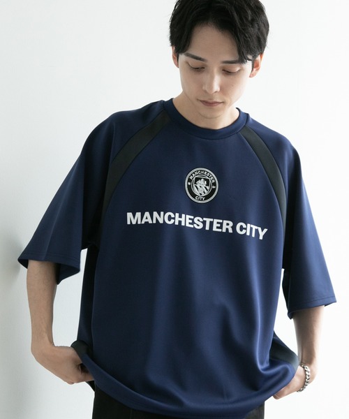CORPUS　SELECT（コーパストーキョー）の「【Manchester City/マンチェスターシティー】ロゴワッペン ショートスリーブ ゲームデザインTシャツ（Tシャツ/カットソー・メンズ・ネイビー/ブラック/ホワイト/チャコールグレー・L/M）」の4枚目の写真