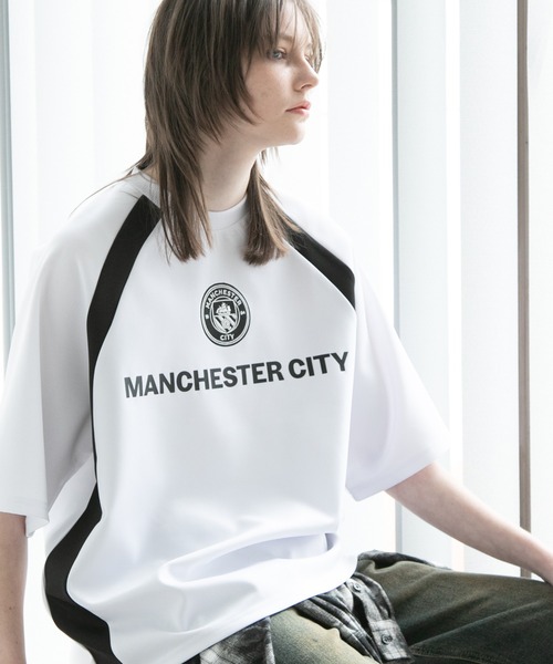 CORPUS　SELECT（コーパストーキョー）の「【Manchester City/マンチェスターシティー】ロゴワッペン ショートスリーブ ゲームデザインTシャツ（Tシャツ/カットソー・メンズ・ネイビー/ブラック/ホワイト/チャコールグレー・L/M）」の15枚目の写真