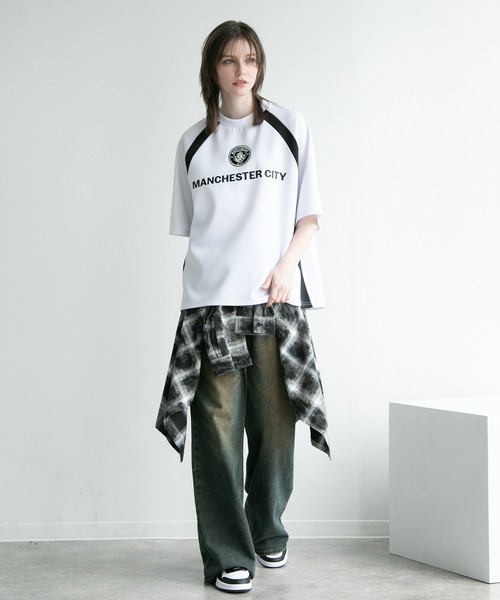 CORPUS　SELECT（コーパストーキョー）の「【Manchester City/マンチェスターシティー】ロゴワッペン ショートスリーブ ゲームデザインTシャツ（Tシャツ/カットソー・メンズ・ネイビー/ブラック/ホワイト/チャコールグレー・L/M）」の17枚目の写真
