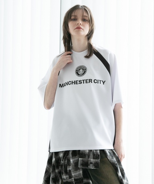 CORPUS　SELECT（コーパストーキョー）の「【Manchester City/マンチェスターシティー】ロゴワッペン ショートスリーブ ゲームデザインTシャツ（Tシャツ/カットソー・メンズ・ネイビー/ブラック/ホワイト/チャコールグレー・L/M）」の16枚目の写真