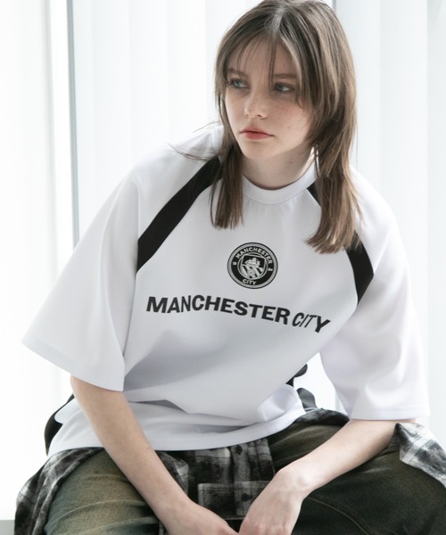 CORPUS　SELECT（コーパストーキョー）の「【Manchester City/マンチェスターシティー】ロゴワッペン ショートスリーブ ゲームデザインTシャツ（Tシャツ/カットソー・メンズ・ネイビー/ブラック/ホワイト/チャコールグレー・L/M）」の14枚目の写真