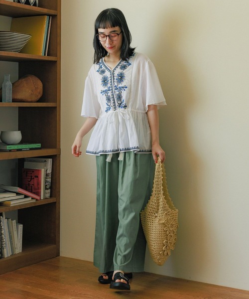 【完売品】niko and インド刺繍Vネックブラウス　オフホワイト セール】インド刺繍Vネックブラウス（シャツ/ブラウス）｜niko