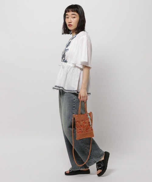 niko and（ニコアンド）の「インド刺繍Vネックブラウス（シャツ