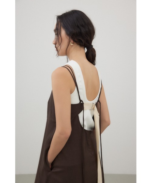 crie conforto（クリーコンフォルト）の「バックオープンベルトキャミワンピース（ワンピース・レディース・ブラウン/チャコールグレー・FREE）」の4枚目の写真