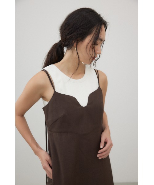 crie conforto（クリーコンフォルト）の「バックオープンベルトキャミワンピース（ワンピース・レディース・ブラウン/チャコールグレー・FREE）」の5枚目の写真