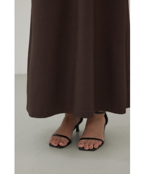 crie conforto（クリーコンフォルト）の「バックオープンベルトキャミワンピース（ワンピース・レディース・ブラウン/チャコールグレー・FREE）」の15枚目の写真