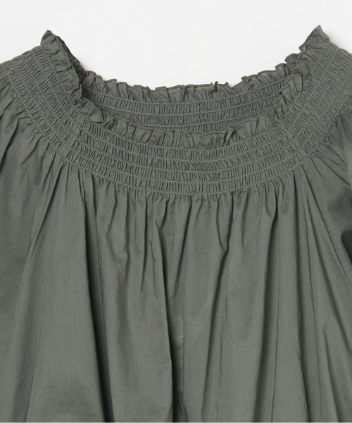 HELIOPOLE（エリオポール）の「COTTON LAWN OFF SHOULDER BLOUSE（シャツ/ブラウス・レディース・カーキ/ネイビー・38）」の5枚目の写真