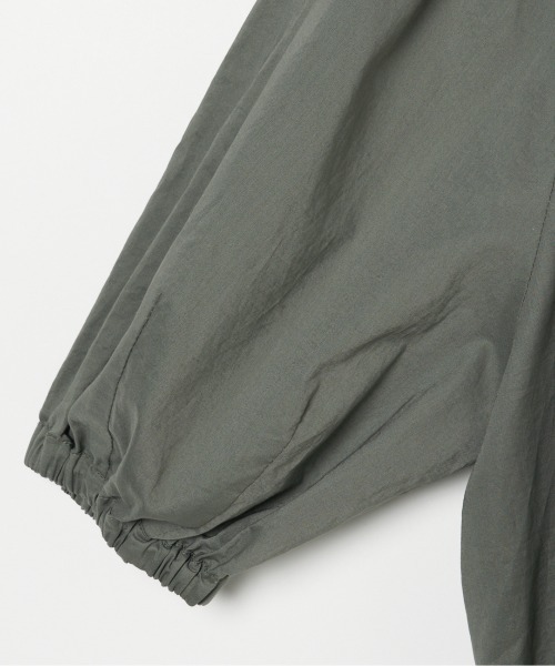 HELIOPOLE（エリオポール）の「COTTON LAWN OFF SHOULDER BLOUSE（シャツ/ブラウス・レディース・カーキ/ネイビー・38）」の6枚目の写真