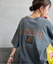 [OFF THE COURT by NBA/オフ・ザ・コート バイ NBA] 別注 プリントＴシャツ