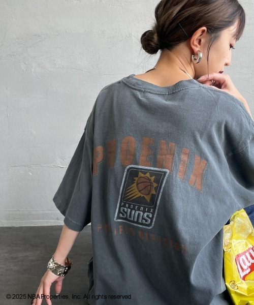 OFF THE COURT by NBA（オフザコートバイエヌビーエー）の「[OFF THE COURT by NBA/オフ・ザ・コート バイ NBA] 別注 プリントＴシャツ（Tシャツ/カットソー・レディース・I/B/G/A/H/E/F/C/D・S/M/L/XL）」の3枚目の写真