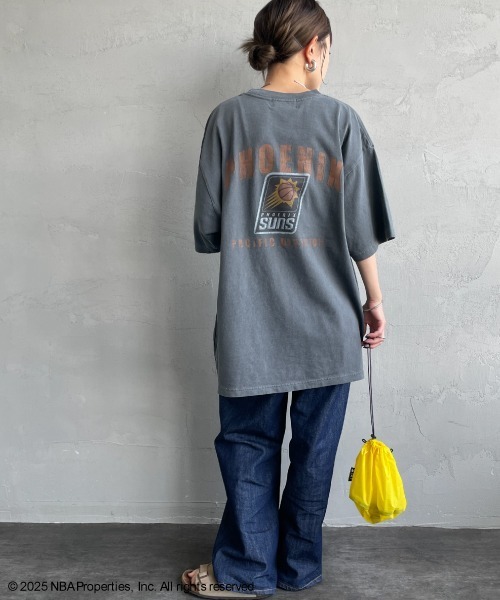 OFF THE COURT by NBA（オフザコートバイエヌビーエー）の「[OFF THE COURT by NBA/オフ・ザ・コート バイ NBA] 別注 プリントＴシャツ（Tシャツ/カットソー・レディース・I/B/G/A/H/E/F/C/D・S/M/L/XL）」の11枚目の写真