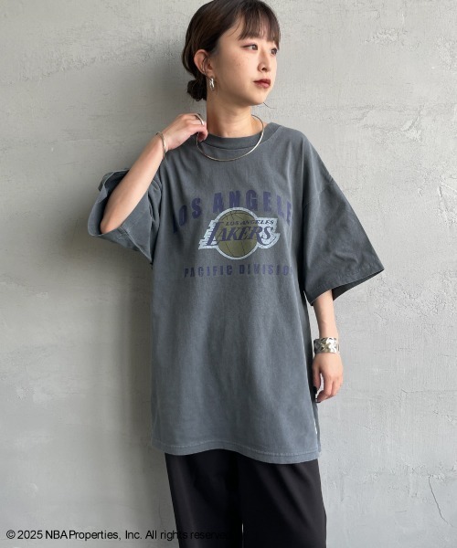 OFF THE COURT by NBA（オフザコートバイエヌビーエー）の「[OFF THE COURT by NBA/オフ・ザ・コート バイ NBA] 別注 プリントＴシャツ（Tシャツ/カットソー・レディース・I/B/G/A/H/E/F/C/D・S/M/L/XL）」の20枚目の写真