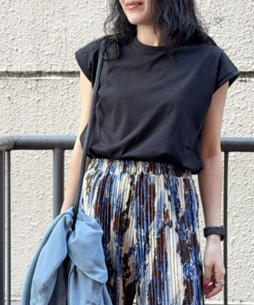 Right-on（ライトオン）の「【HONEYSUCKLE ROSE】【汗染み防止/接触冷感/UVカット】「汗染み防止」ノースリーブTシャツ（タンクトップ・レディース・ブラック/ベージュ/オフホワイト・L/M）」の2枚目の写真